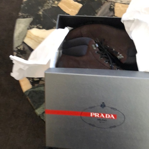 Prada - Picture 7 of 7